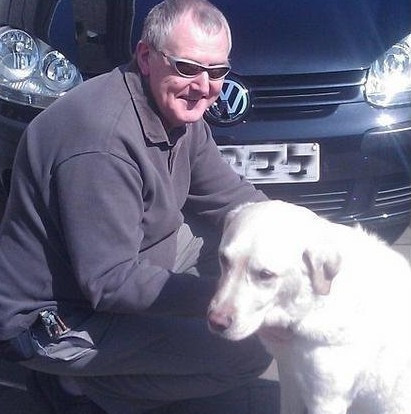 1位盲人跟他的导盲犬7年形影不离,但在4月6日外出200多公里后出现异常,途中主人感到它身体不适,一直担心,但  ...